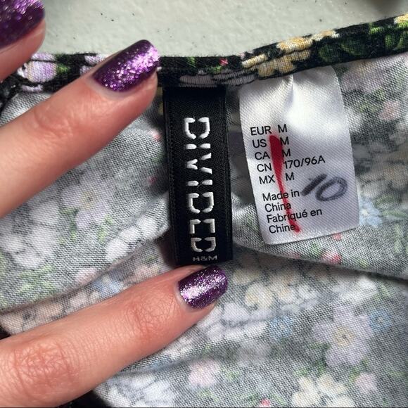 Divided H&M Black Floral Romper Size Medium - Picture 5 of 13